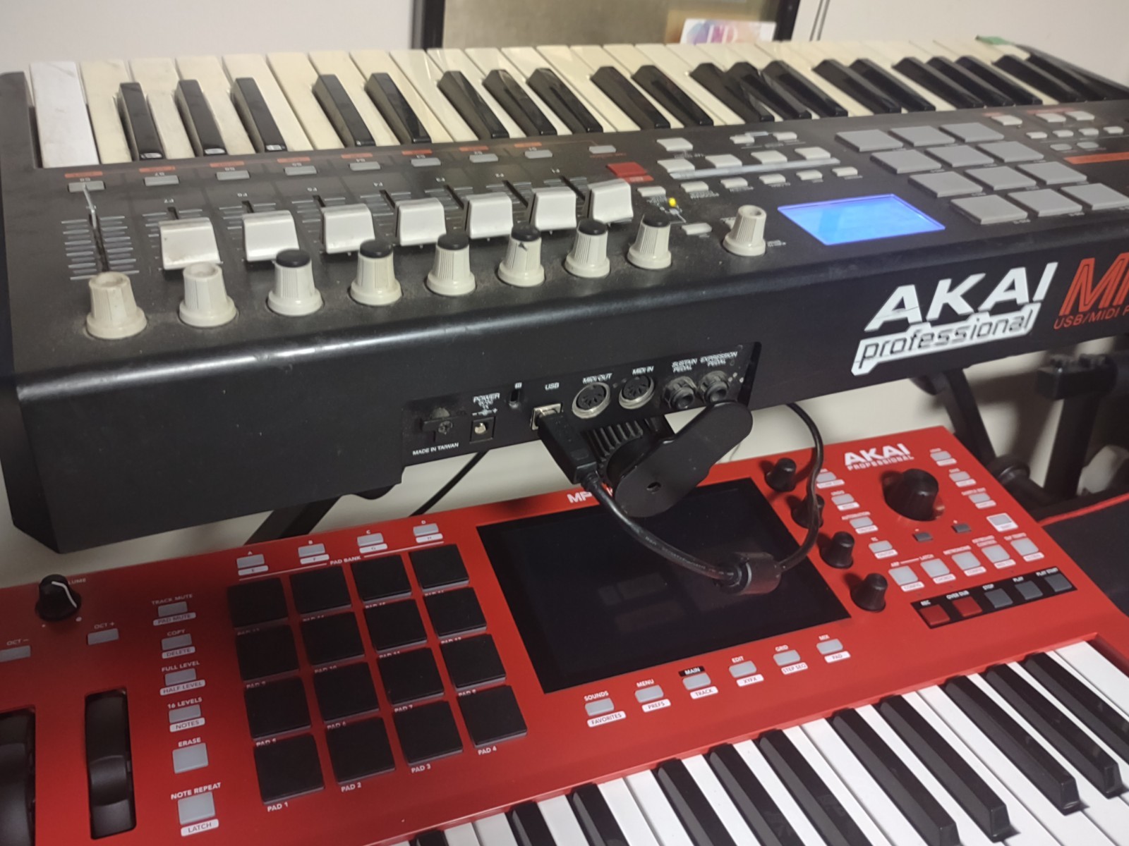 Akai MPK49 Professional USB/MIDI Performance Keyboard Hyper Extended Key