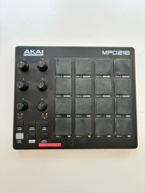 Akai professional mpd218 midi pad controller