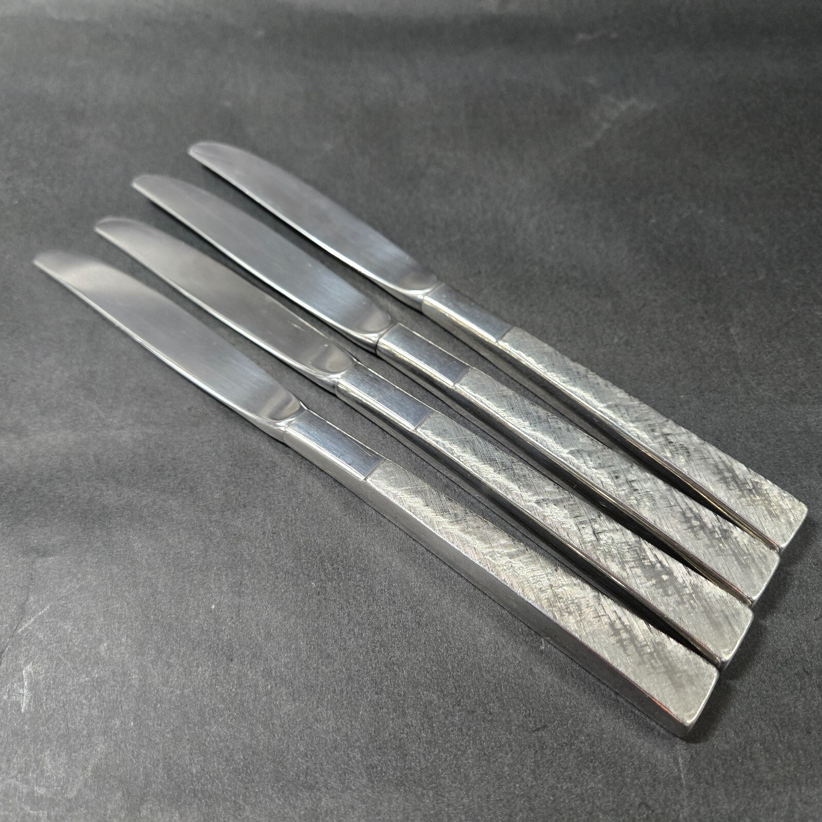 WM Rogers Deluxe Futura Butter Table Knife Textured 9" International Silver Co