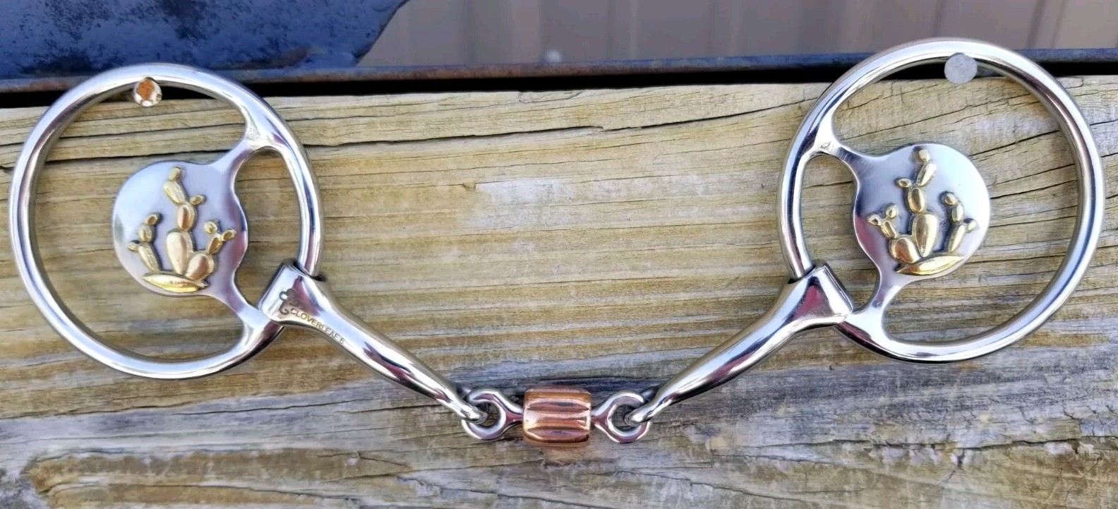 Cactus Pad Locked O Ring with Copper Roller