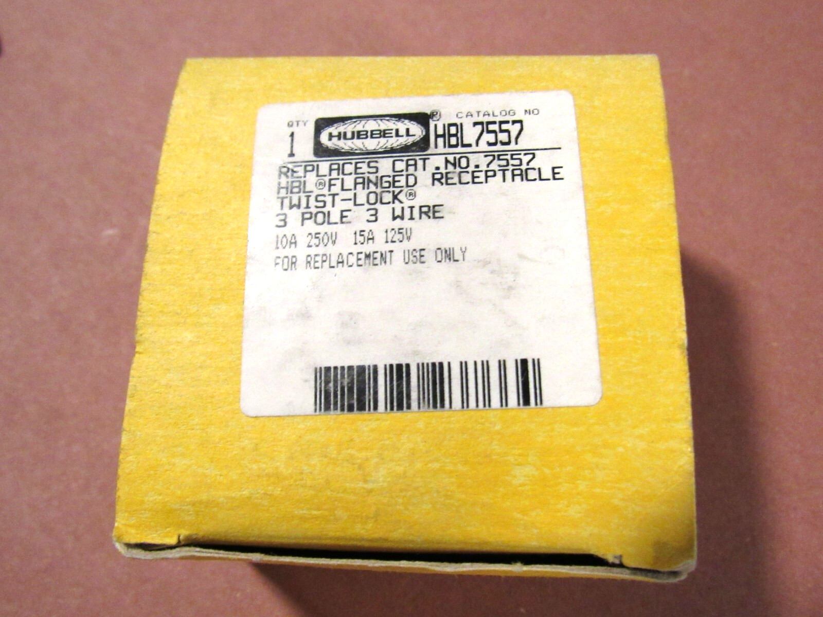 Hubbell HBL-7557 10A/250V 15A/125V Twist-Lock Flanged Receptacle 3Pole/Wire, NEW