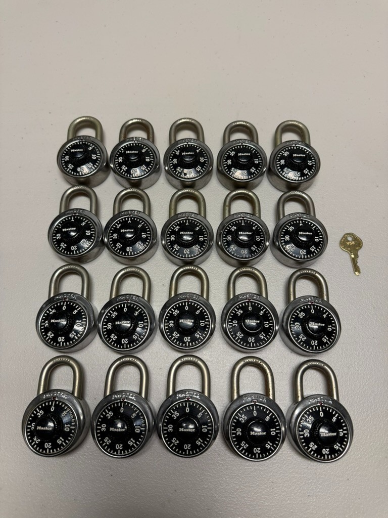 Lot of 20 Master Lock 1525 Padlocks With Combinations and V58 Control Key Incl