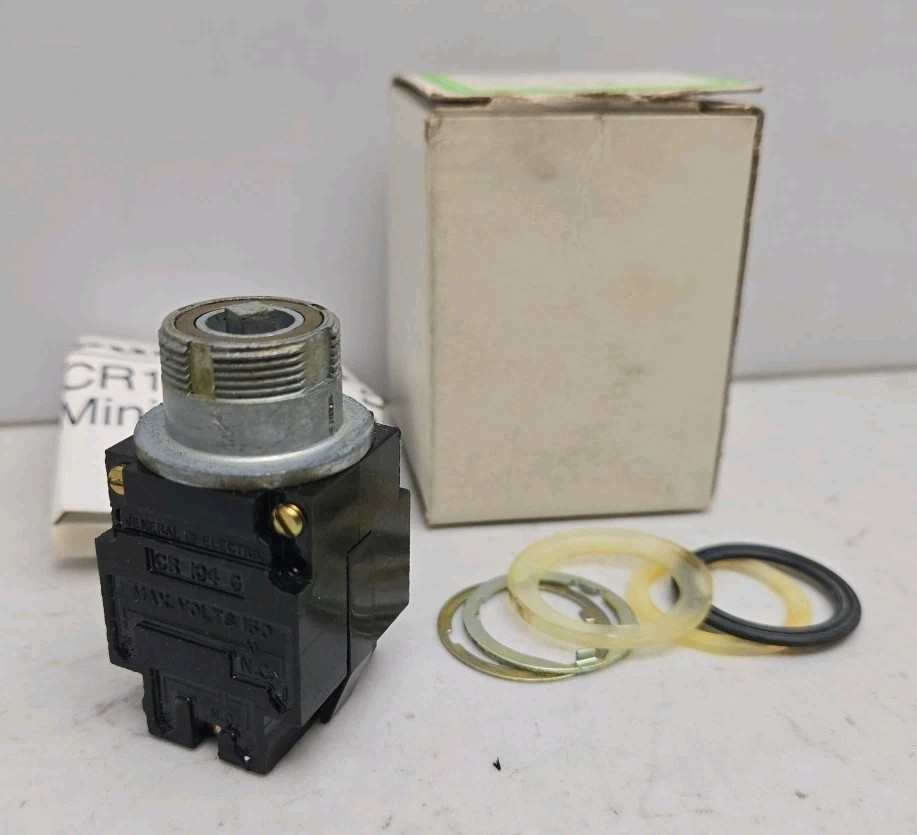 GE General Electric CR104B202 Selector Switch Black 150V New See Pictures