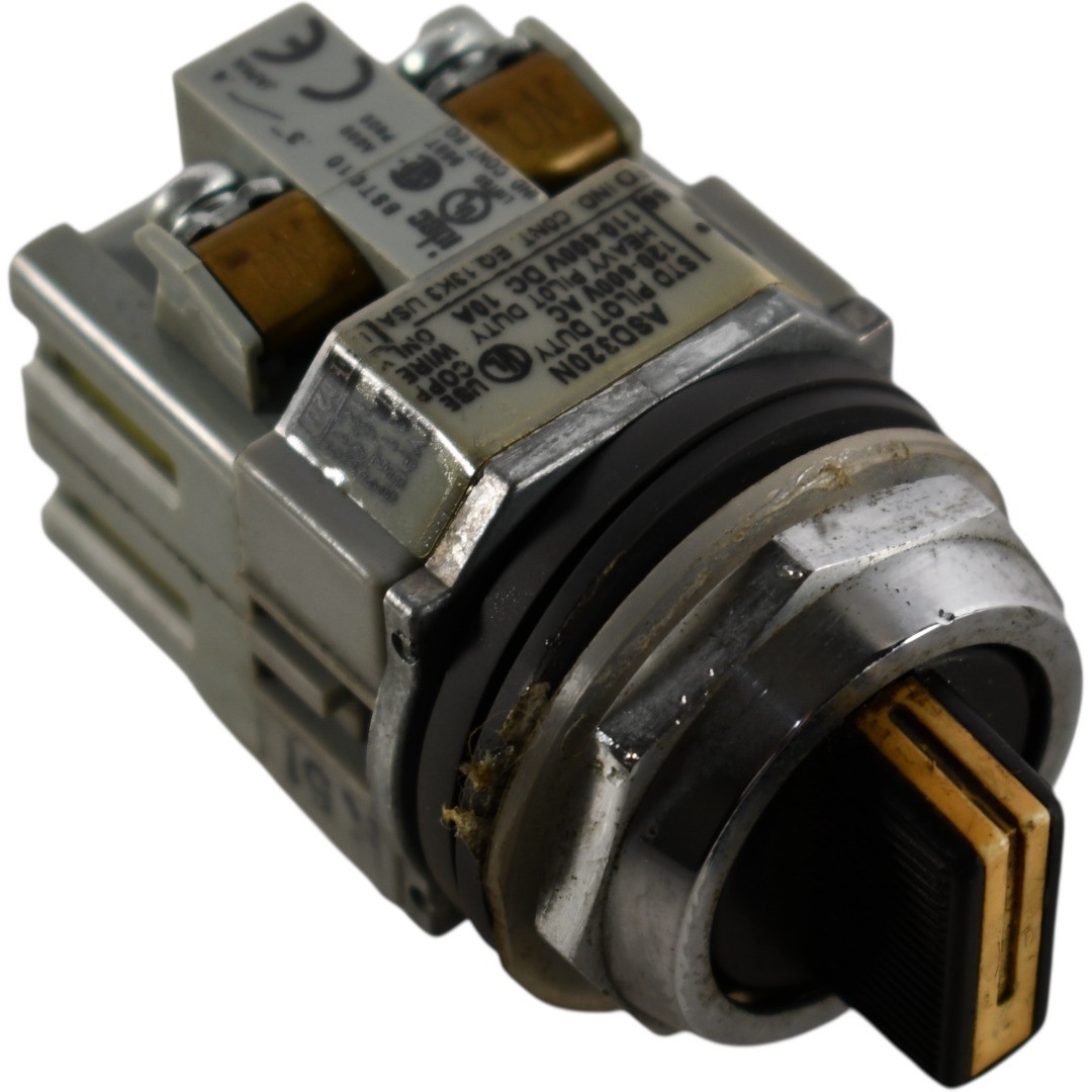Idec ASD320N 30mm 3 Position Selector Switch 2NO Maintained Knob