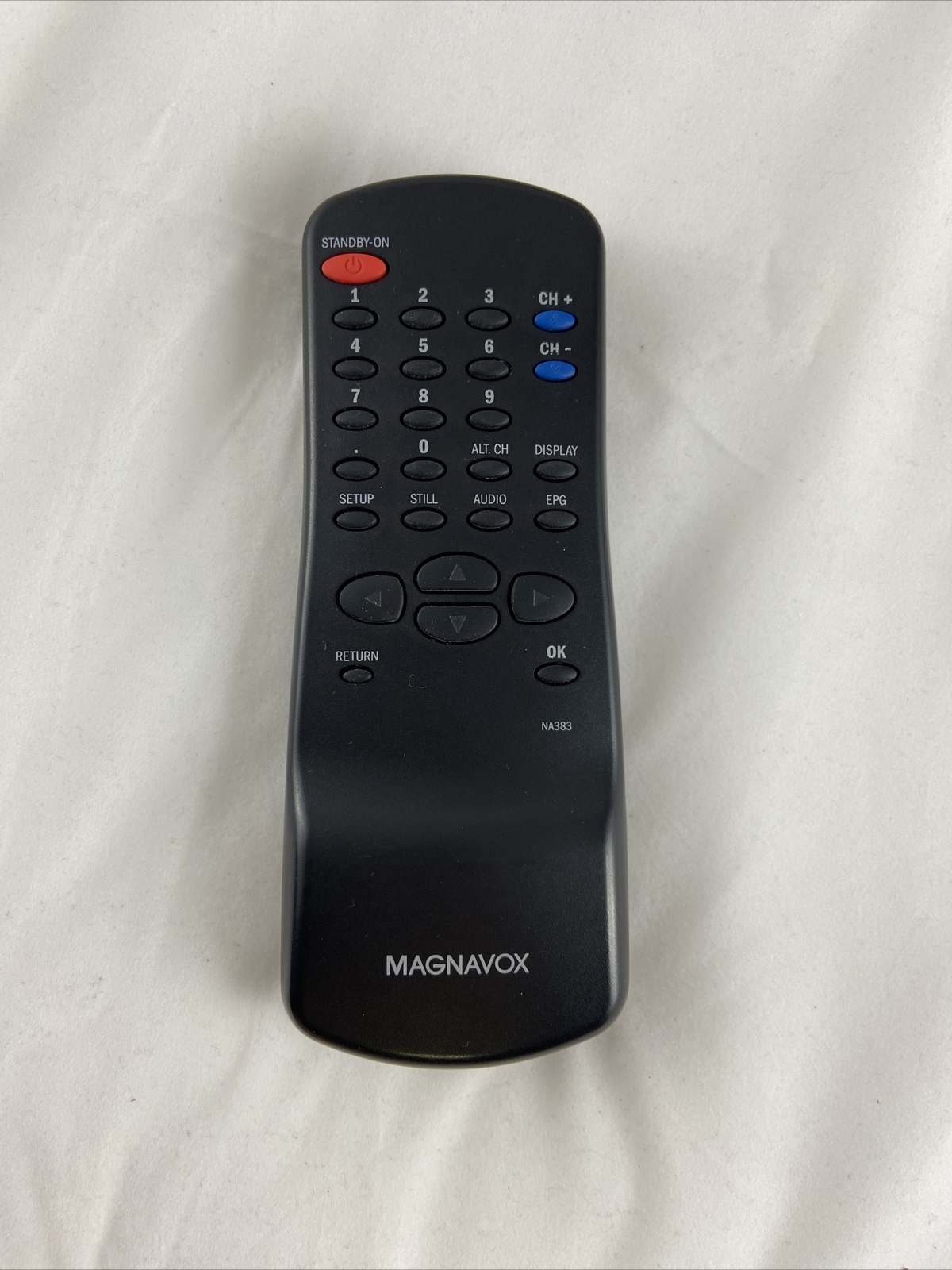 Magnavox DTV Digital To Analog Converter Box TV Tuner TB100MW9 with Remote