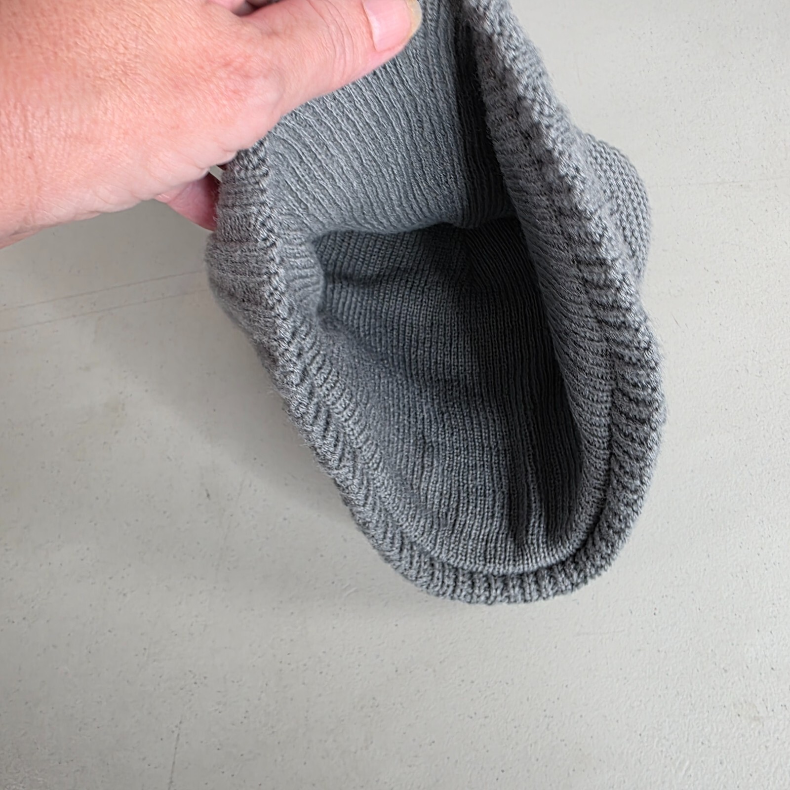 Adidas Beanie Hat – Ribbed Knit – Solid Gray – OSFM – Leather Patch – Streetwear