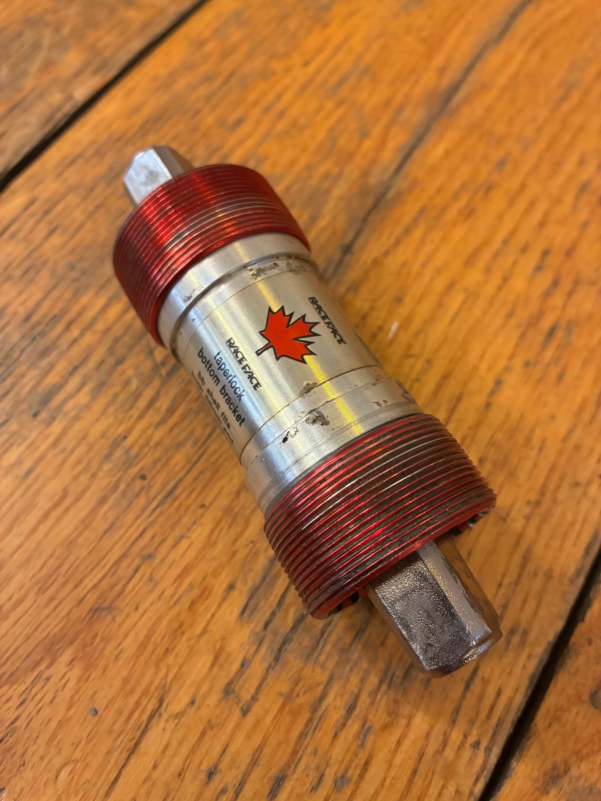 RaceFace Taperlock square taper bottom bracket Red Ano