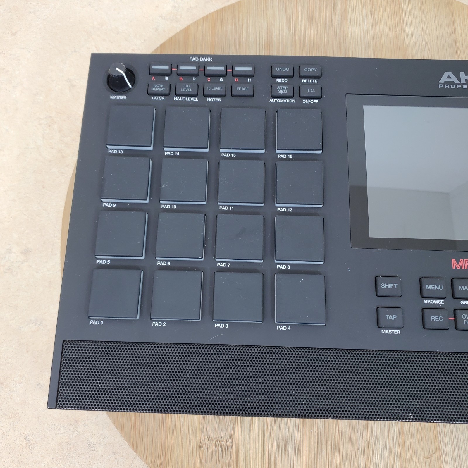 Akai Professional MPC Live II Standalone Sampler and Sequencer + Case