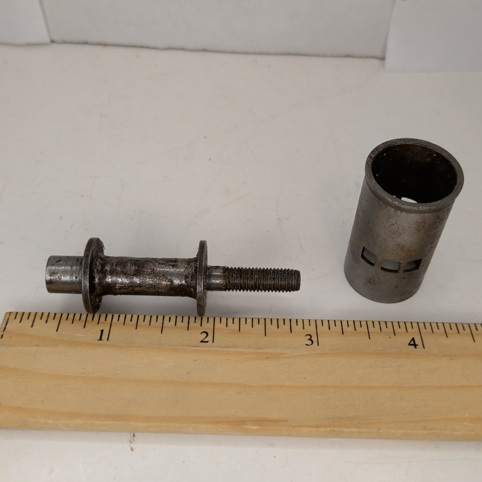 "19" Model Engine Model 4002 Untested Unbranded x2