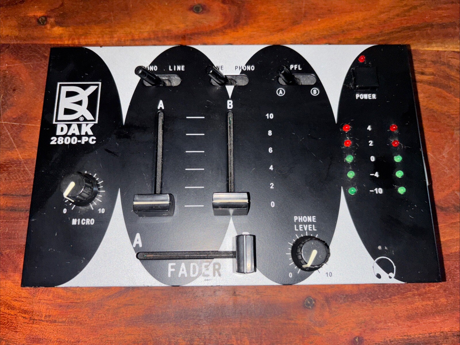 DAK 2800-PC Stereo Phono/Line Preamp Cross Fade DJ Mixer no Power cord