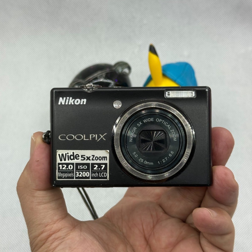 Nikon COOLPIX S570 Digital Camera 12MP 4x Optical Zoom Exposure Compensation