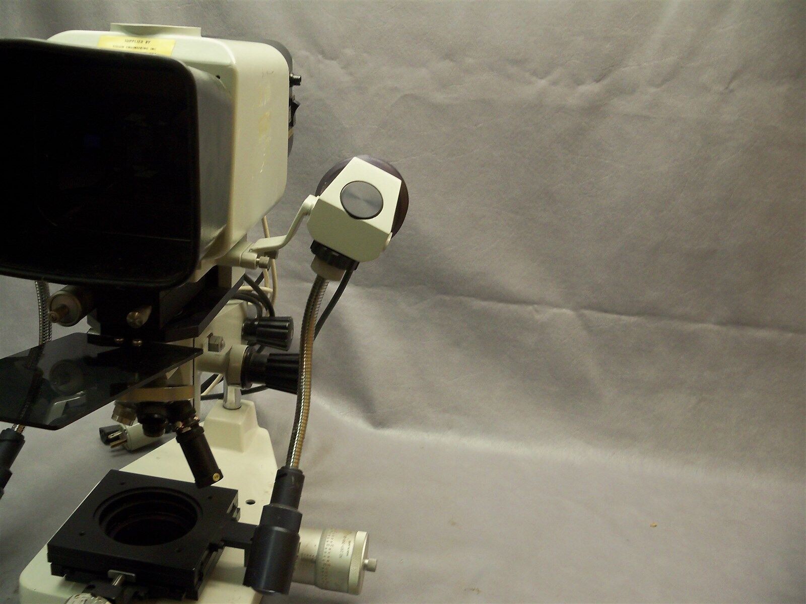 Dynascope 4950 Microscope 110V 60HZ - Missing Main Light Source