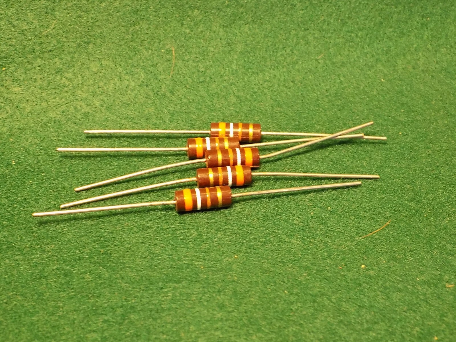 (1) 5 Pack OHMITE Carbon Comp 390 OHM 1 Watt 5% Resistors NOS