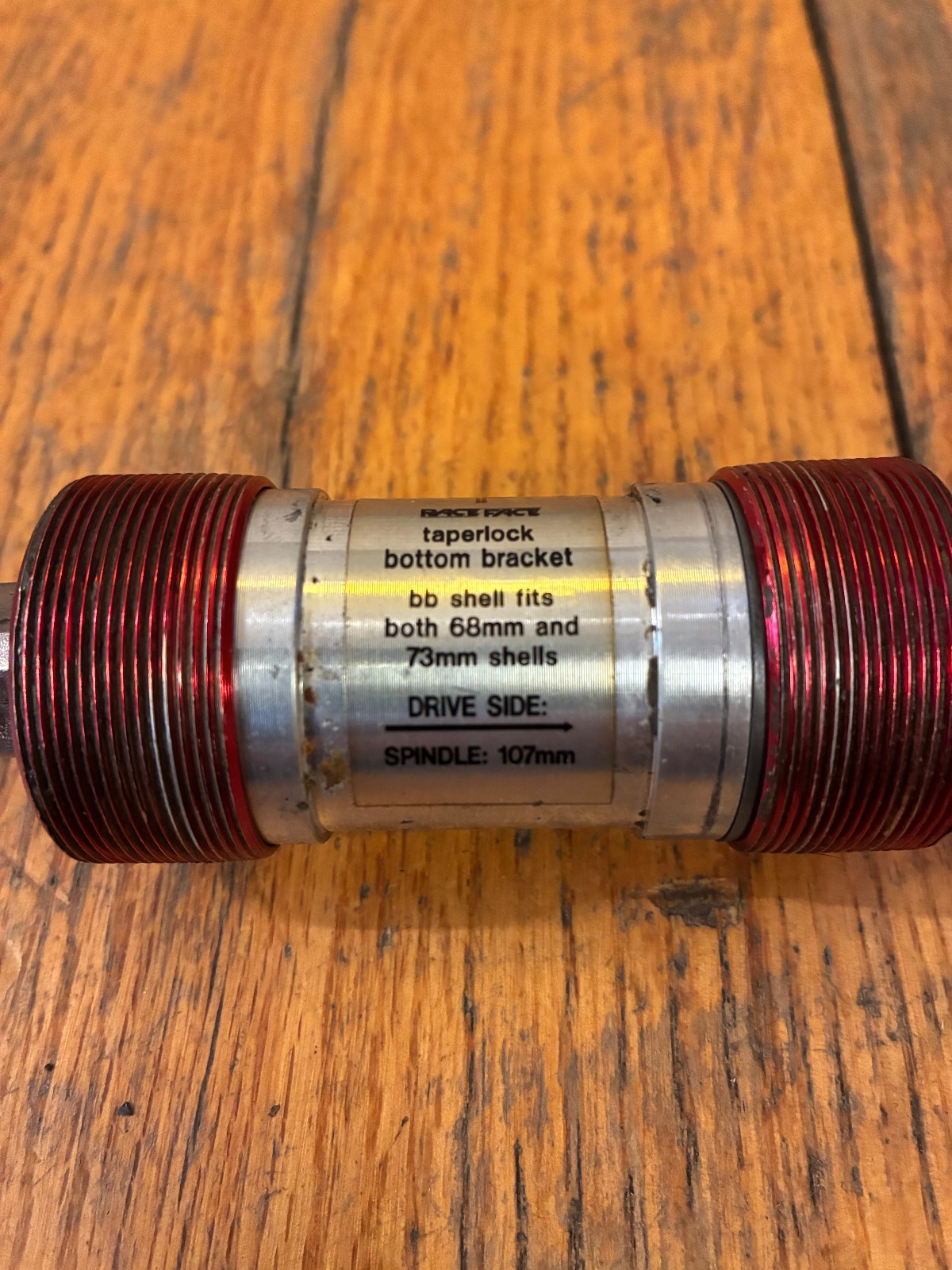 RaceFace Taperlock square taper bottom bracket Red Ano