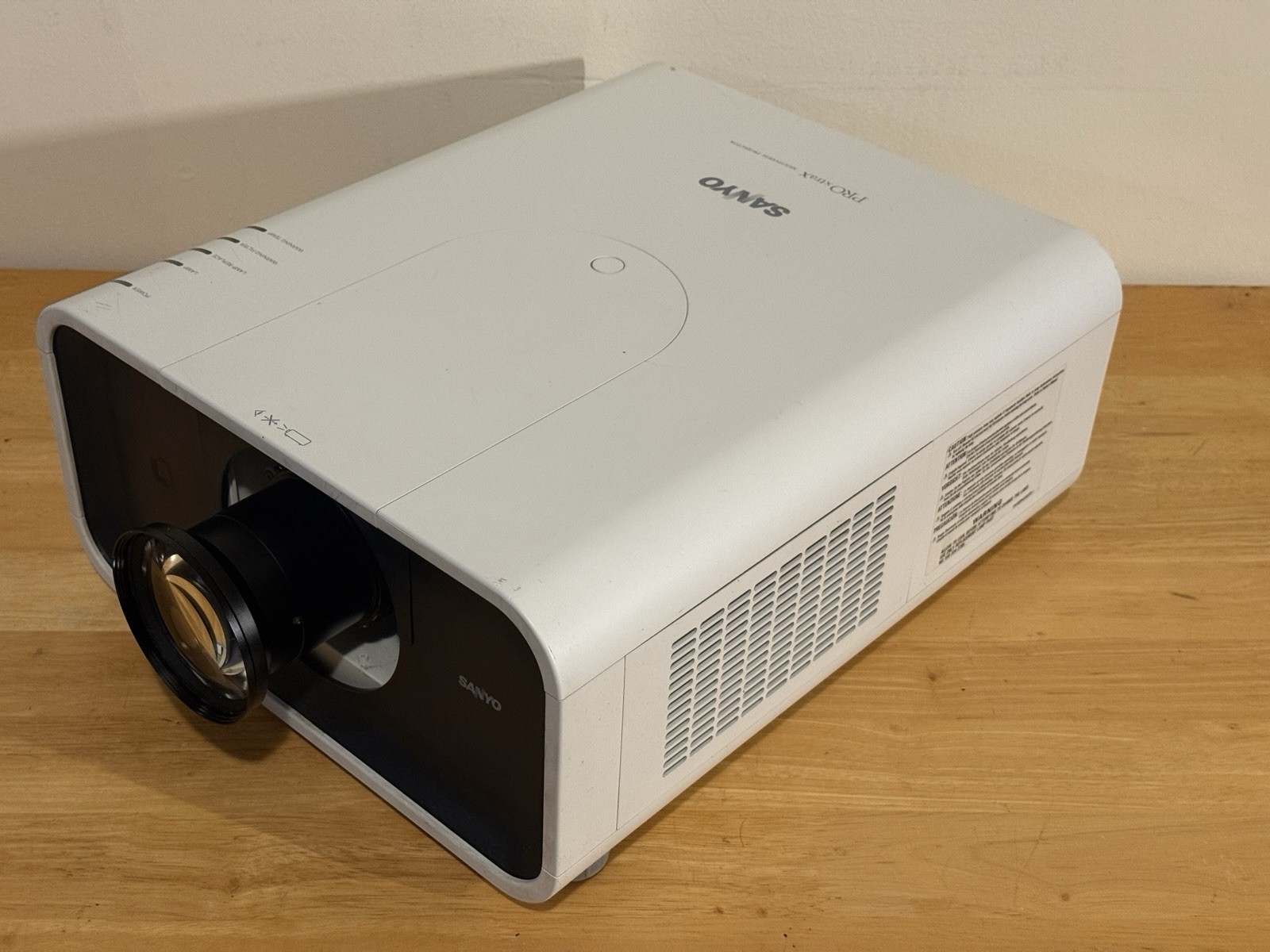 SANYO PLC-XP100L PROxtrax LCD Projector w/ Lens