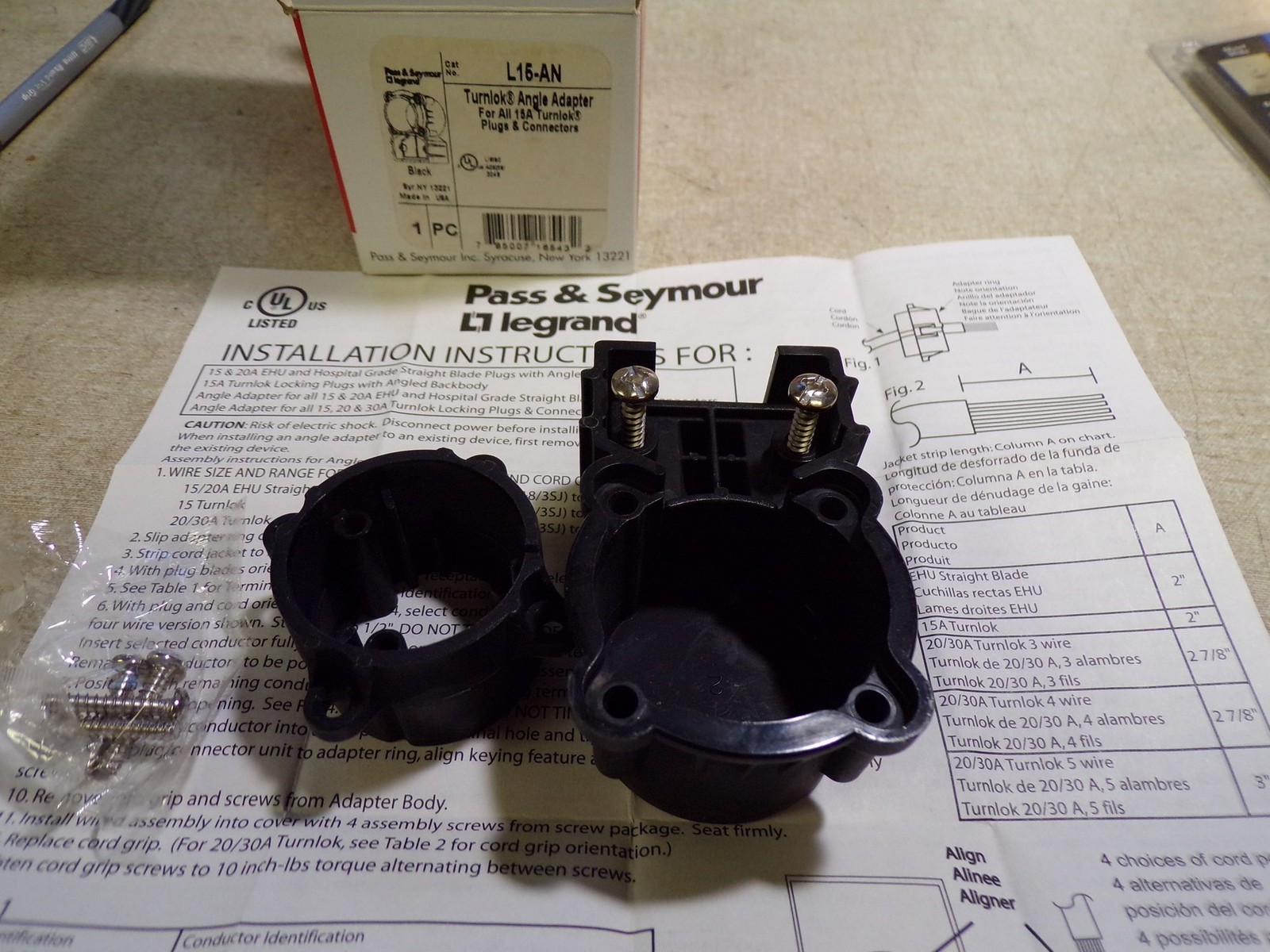 NEW Pass & Seymour L15-AN 15A Turn Lok Angle Plug Adapter  *FREE SHIPPING*