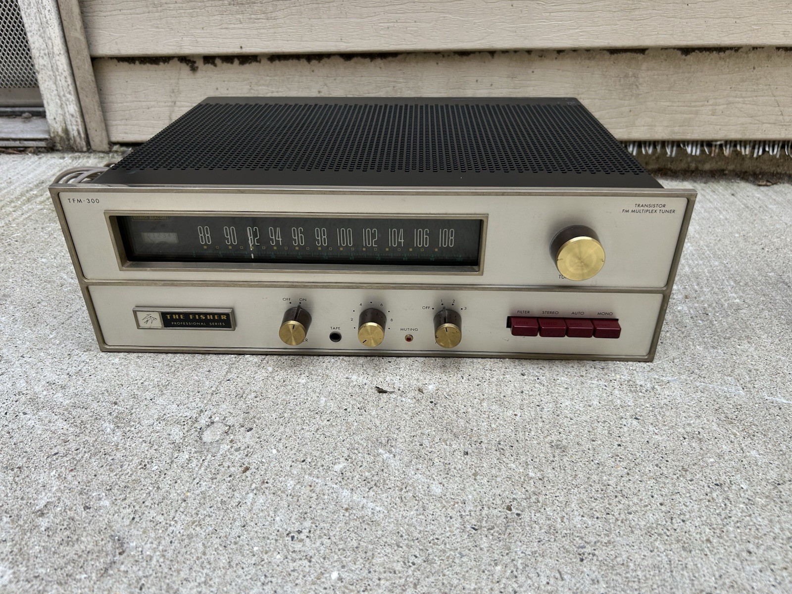 The Fisher TFM-300 Tuner