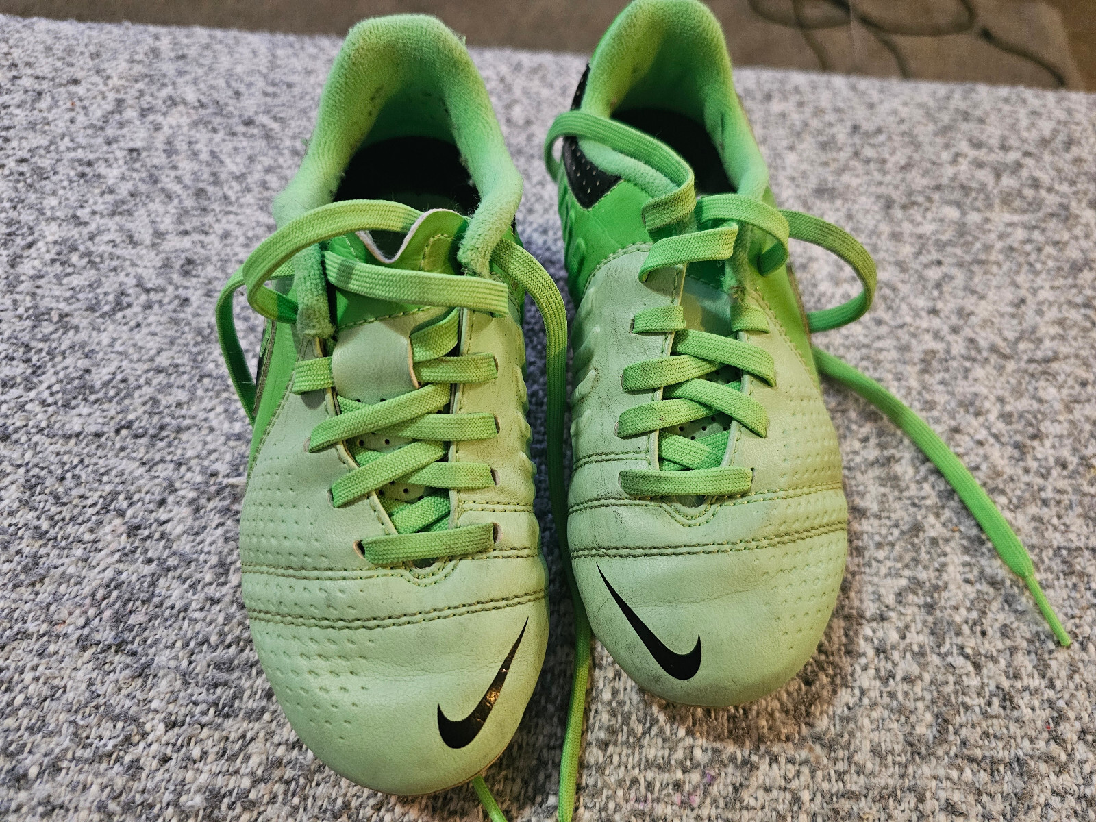 NIKE Maestri 524927-303 GREEN Soccer Cleats Football Size US 10C JR.