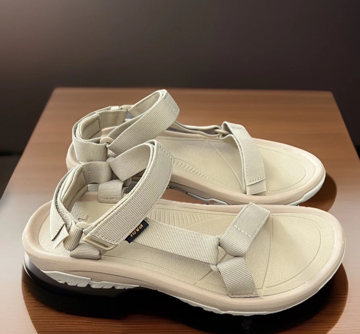 New in the box Teva Women SSME Sesame HURRICANE XLT2  walking sandals Size 8