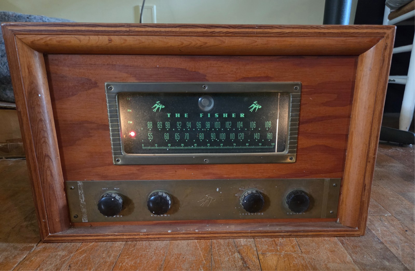 Vintage Fisher 50-R AM/FM Tube Tuner - Lights Up - With Wood Case & 12 Shields