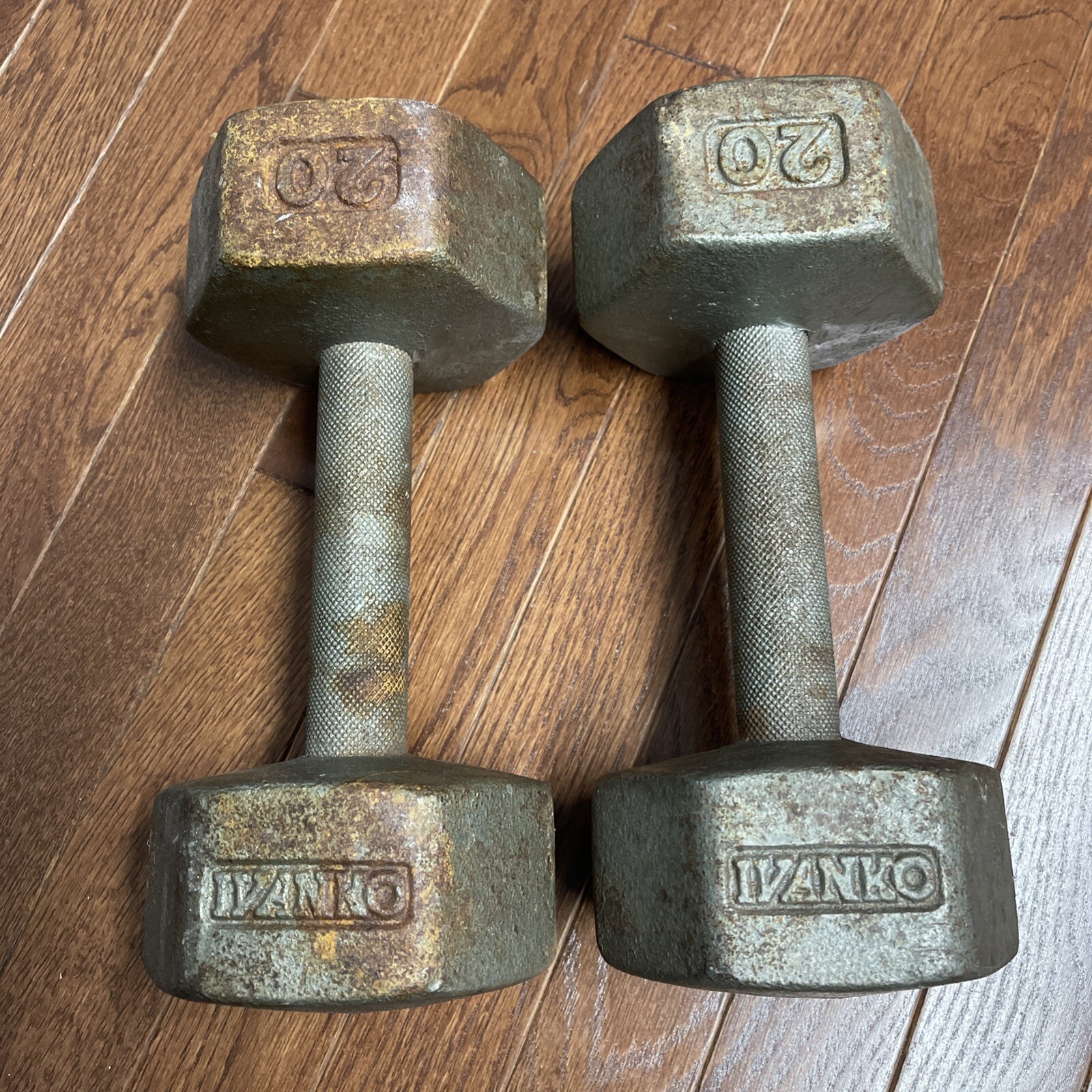 IVANKO Pair of 20 Lb DUMBBELL BodyBuilding STRONGMAN FITNESS Weightlifting Vtg