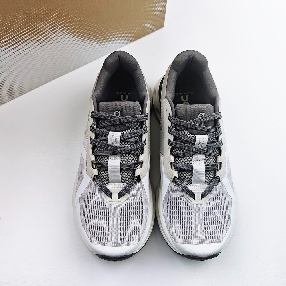 On Cloudrunner 2 Frost | White Sneakers Women‘s Standard Running Shoes Size 6-9