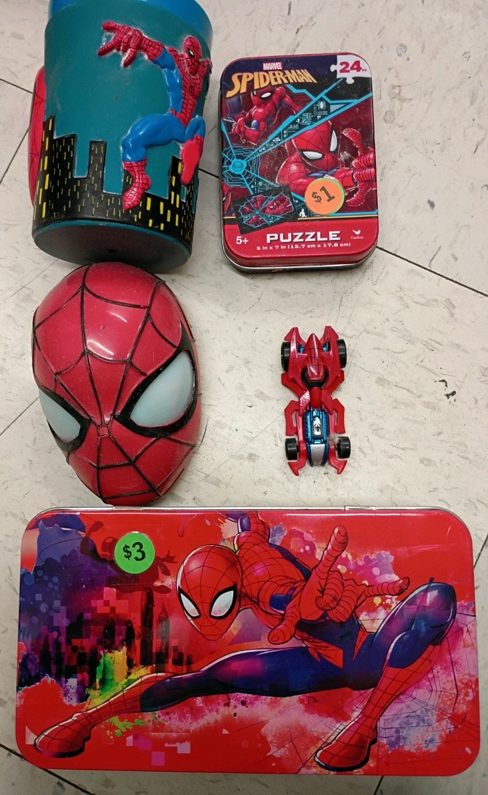 Marvel Spider-Man Metal Lunchbox Set with Mug, Mask, Toy Car & Jigsaw Puzzle