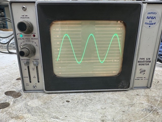 Tektronix type 528 waveform monitor