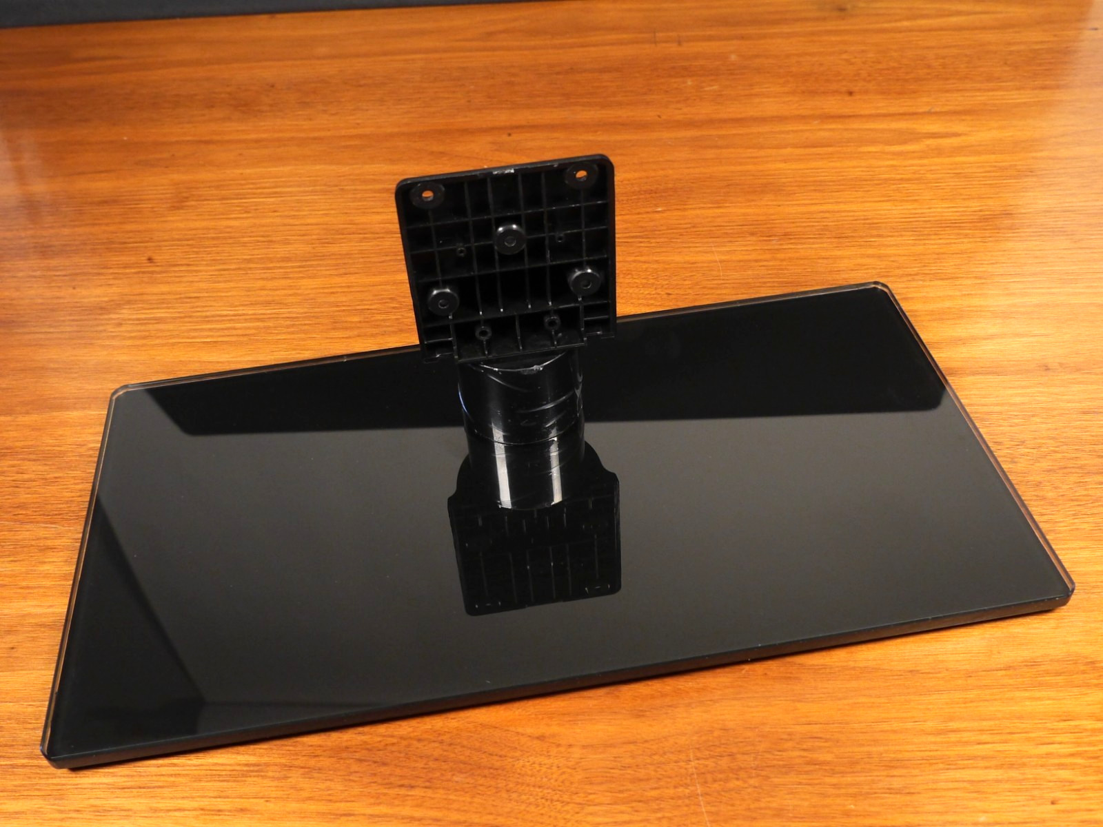 RCA TV glass base and Pedestal for LED39B45RQ