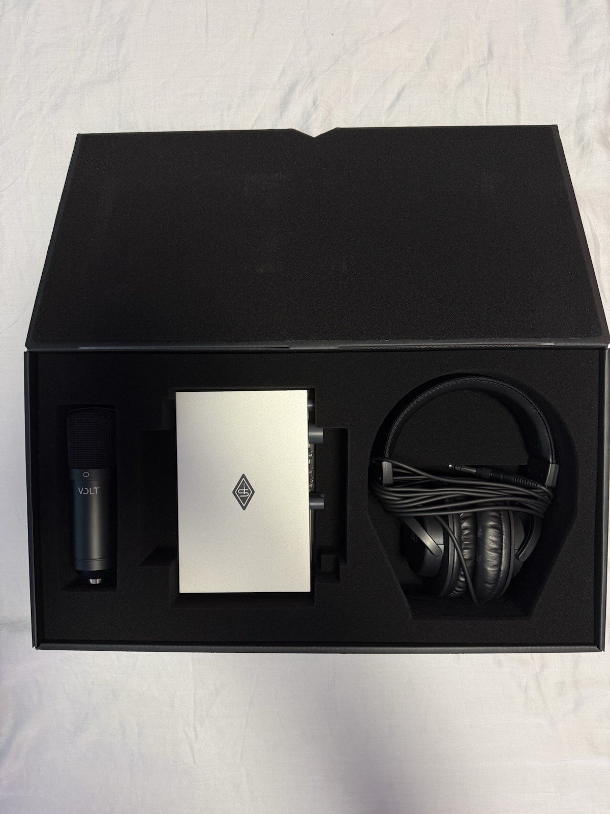 Universal Audio Volt 2 Recording Studio Pack Bundle