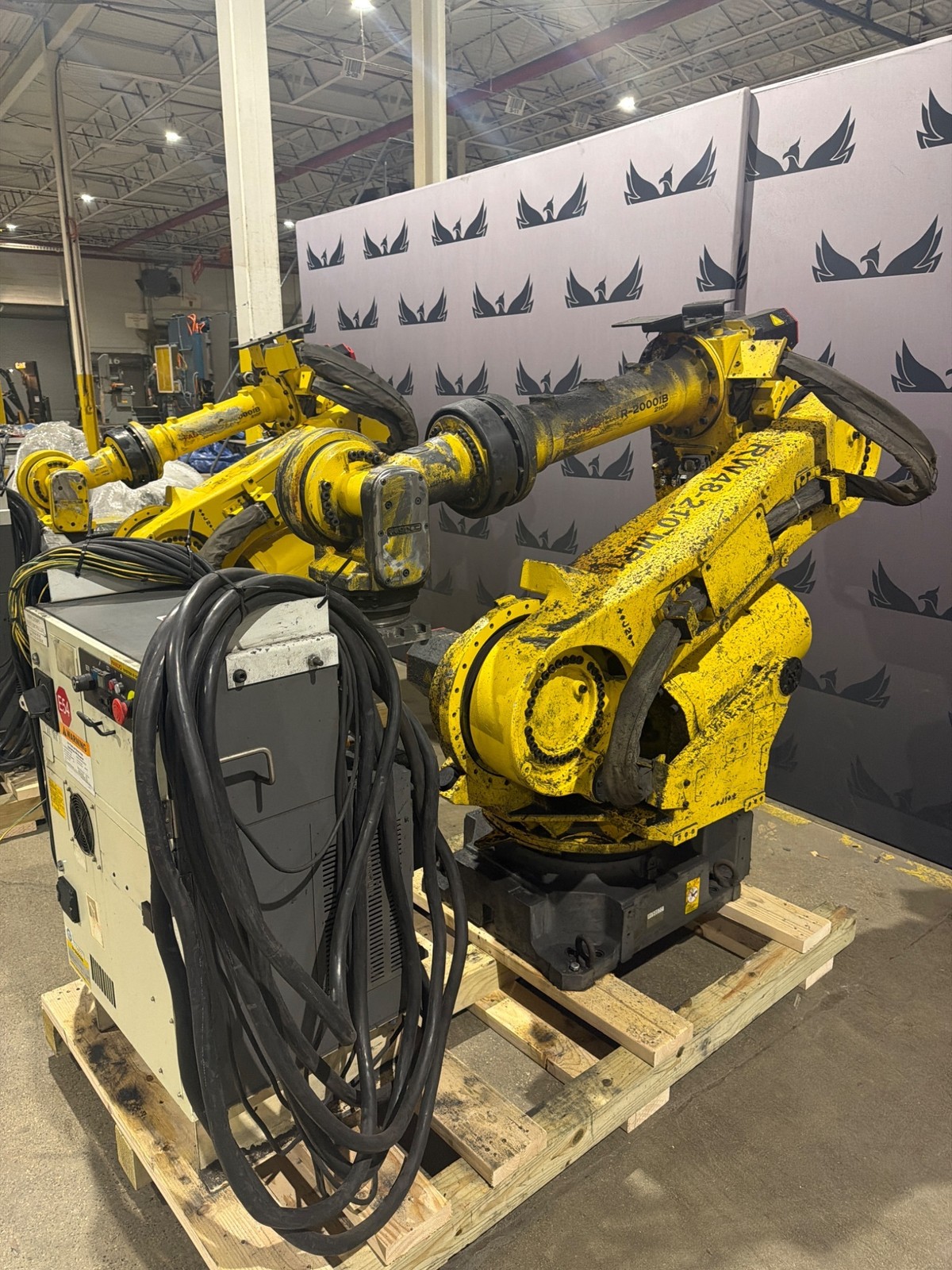 FANUC R‑2000iB/210F Complete w/ R‑30iB Controller USED