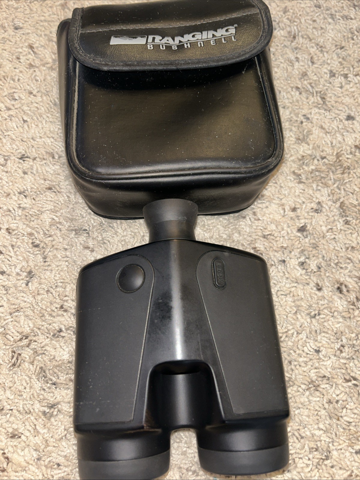 Bushnell Golf Range Finder Yardage Pro Model 200400-003404 w/Case Nice Tested