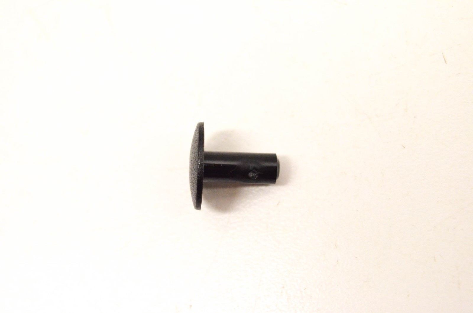 Aftermarket 517303070, P517303070 Windshield Dart NOS