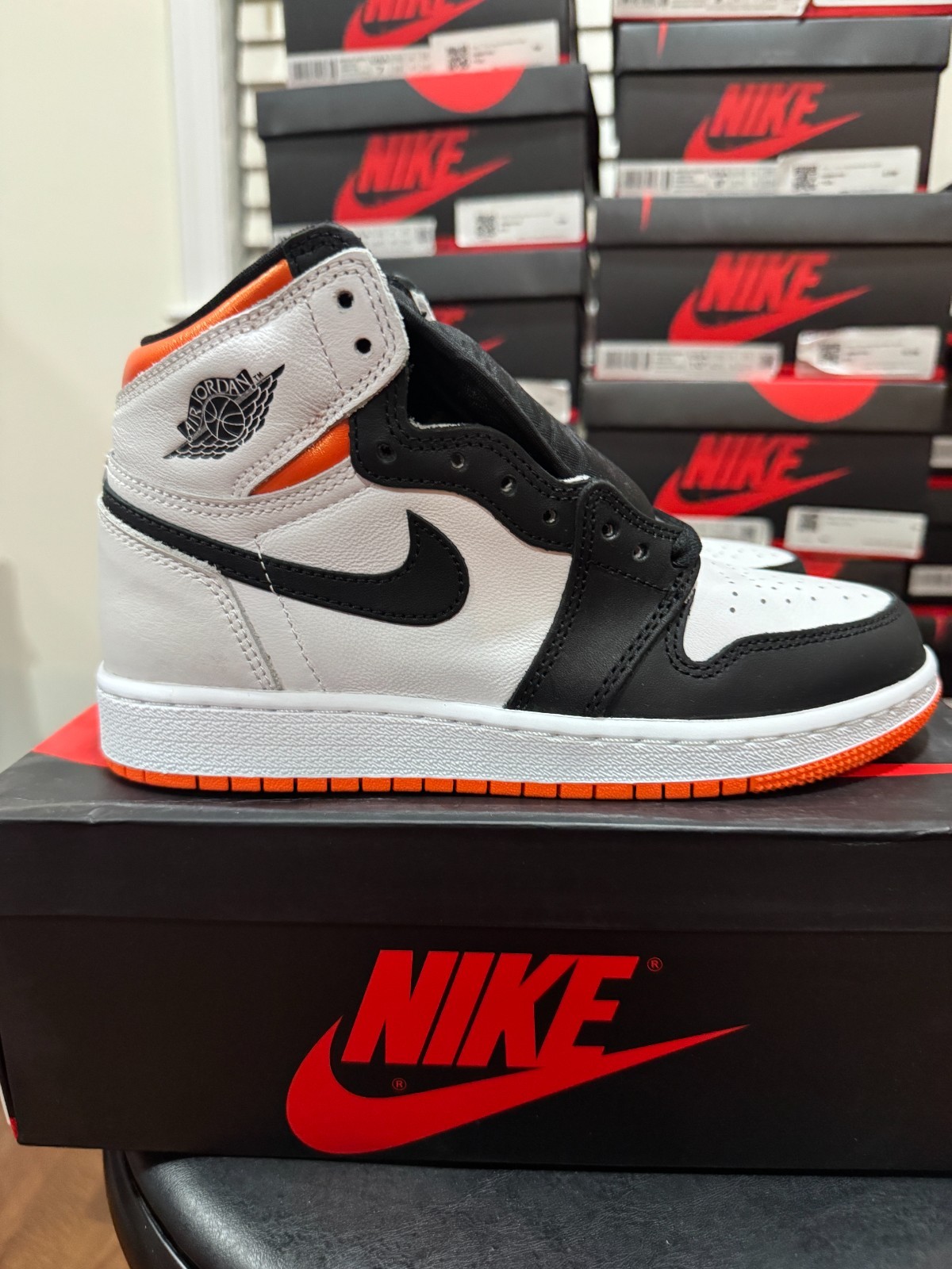 Nike Air Jordan 1 High OG Electro orange GS youth size 4 y (sku 575441-180)