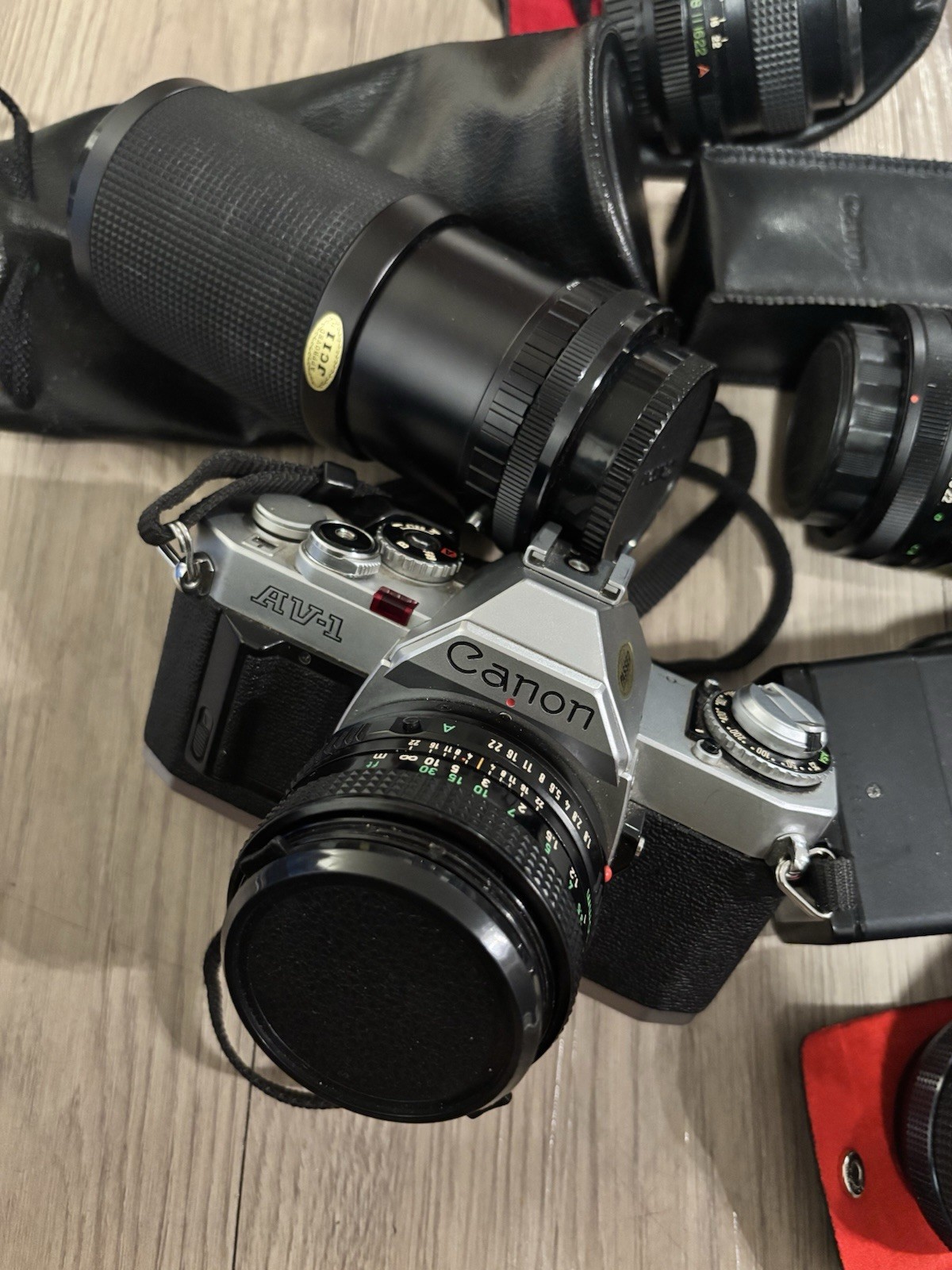 AV-1 Canon 75-200mm Zoom Lens Film Camera