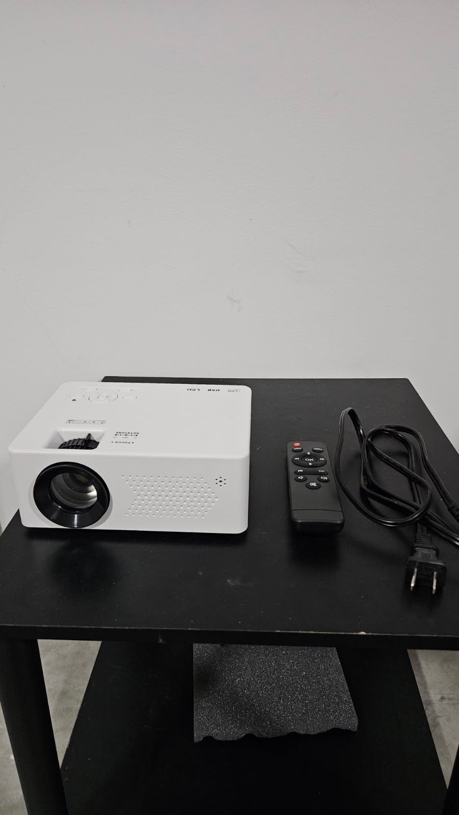 PURSHE HI-01 Mini Bluetooth Projector 1080P Portable Movie HDMI Remote Bundle