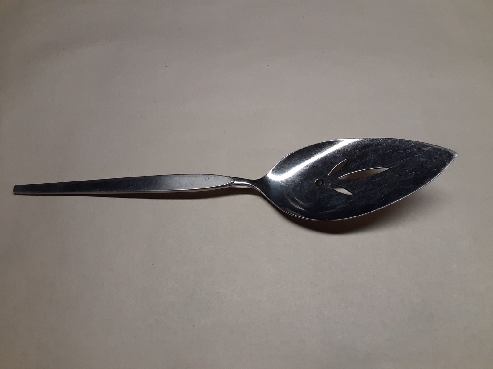 Vintage Oneida pie or cake server