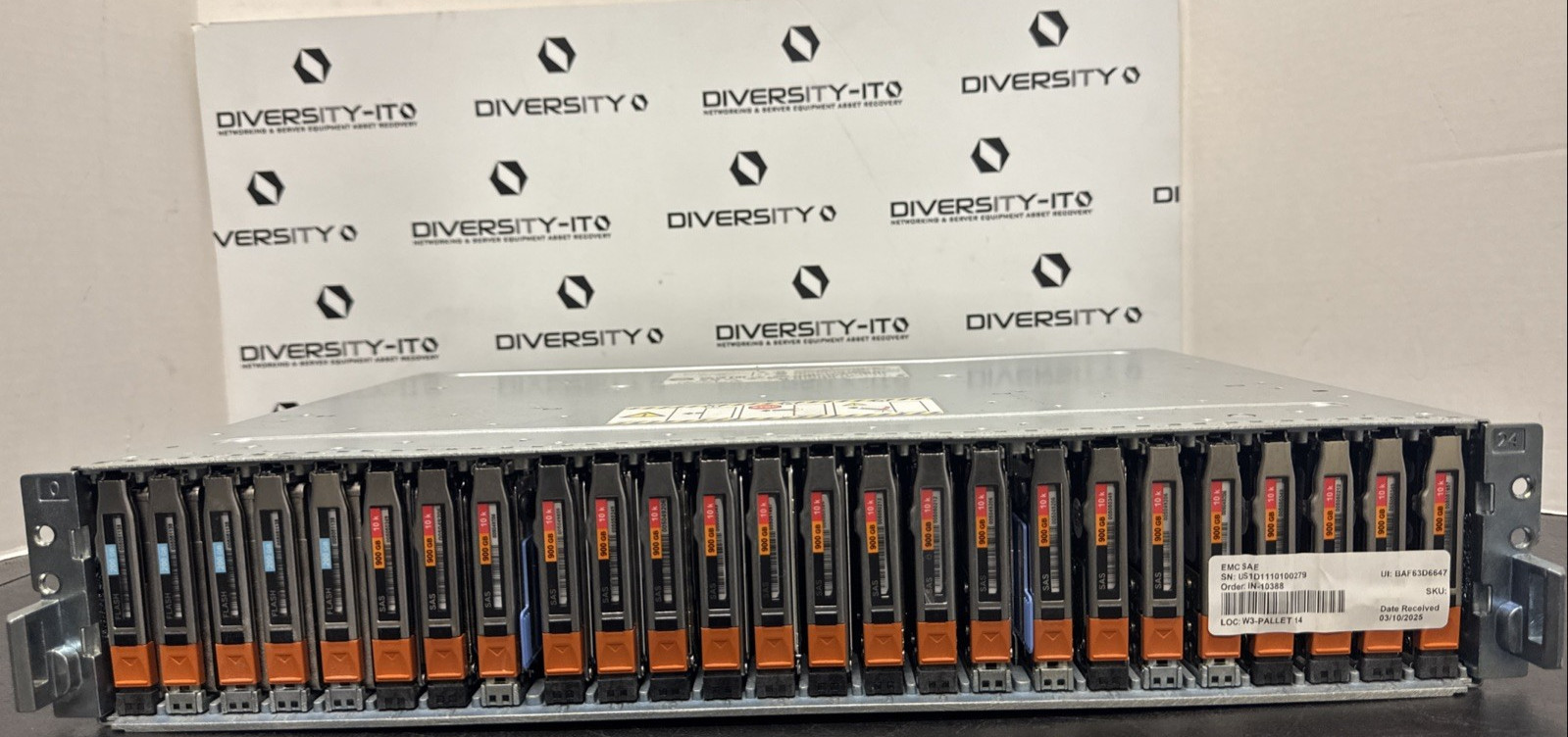 EMC SAE HD Array 20x 900GB 2.5" HDS & 5x 200Gb 2.5" HDS