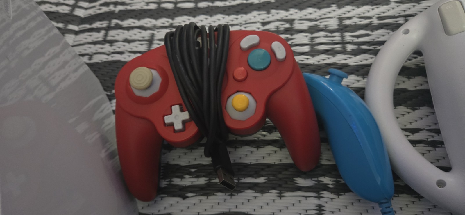 Nintendo Wii RVL-001 Backwards Compatible GameCube Console Bundle + Controllers