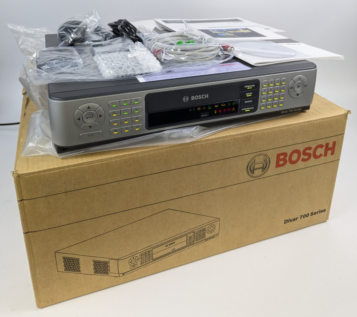 Bosch Divar 700 Series Digital Network 500GB HD Recorder DNR-754-16B000