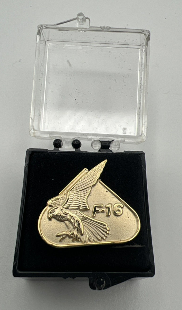 F-16 Falcon Lapel Pin Gold Tone Army Military Airforce United States in Case