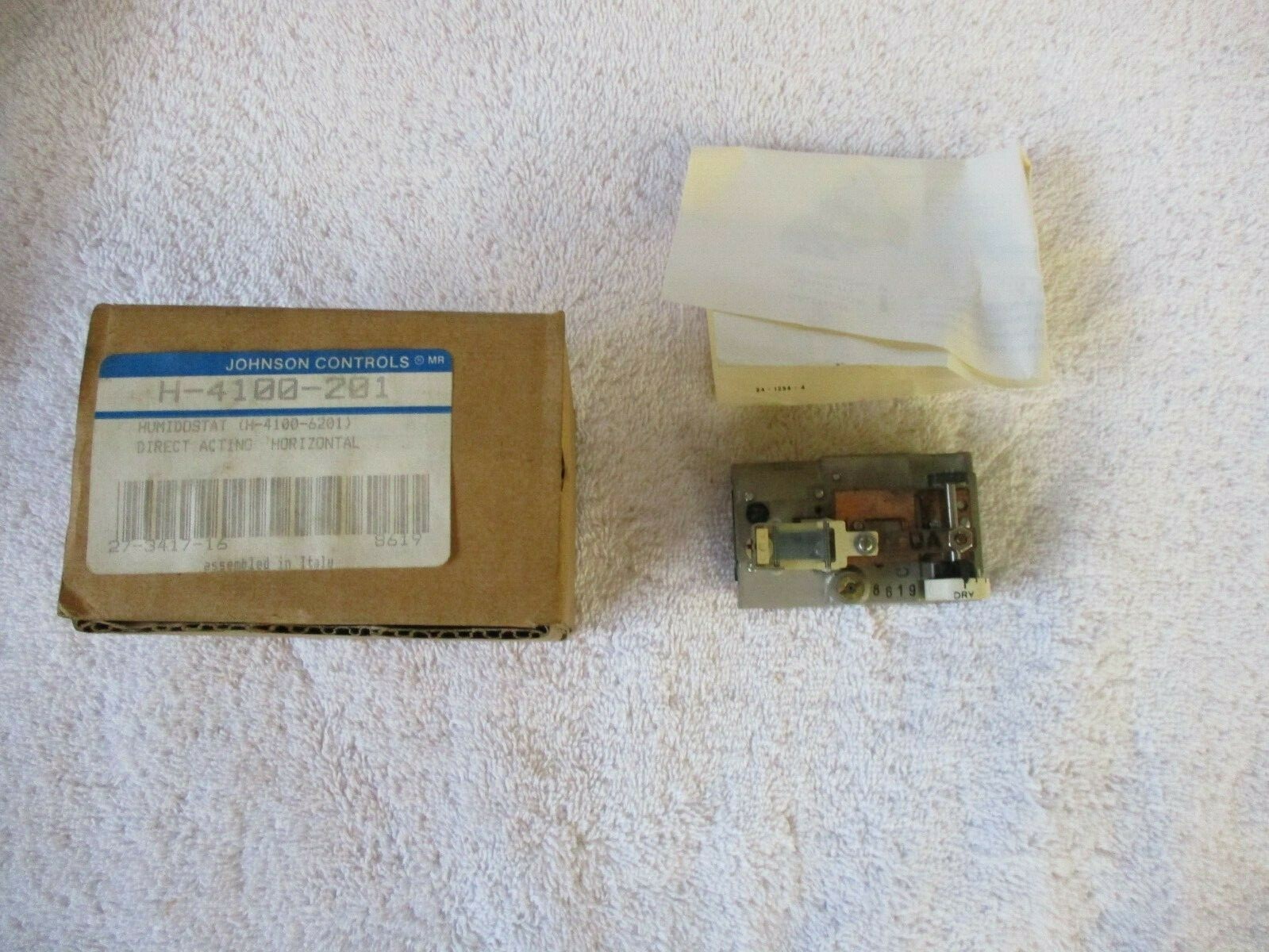 NIB Johnson Controls Humidostat Direct Acting Horizontal   H-4100-201