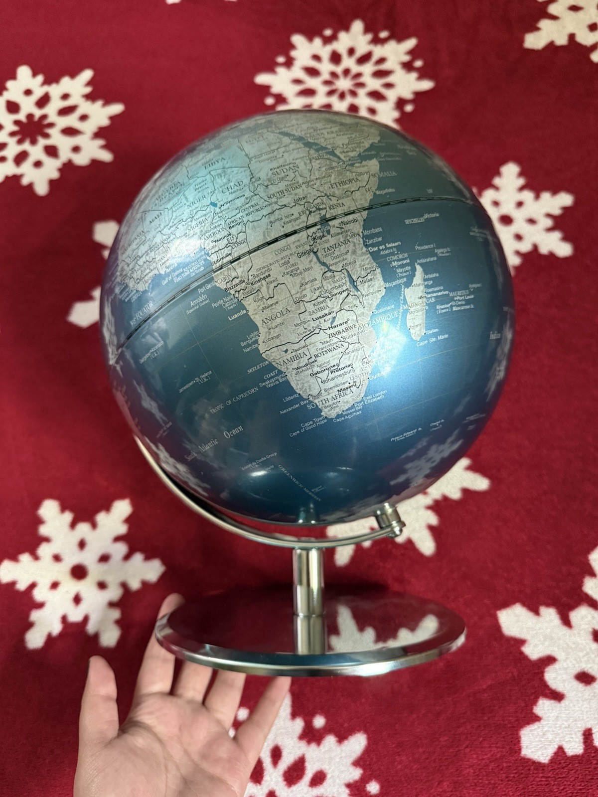 Unique Gorgeous Vicksburg World Globe w/ Chrome Tripod