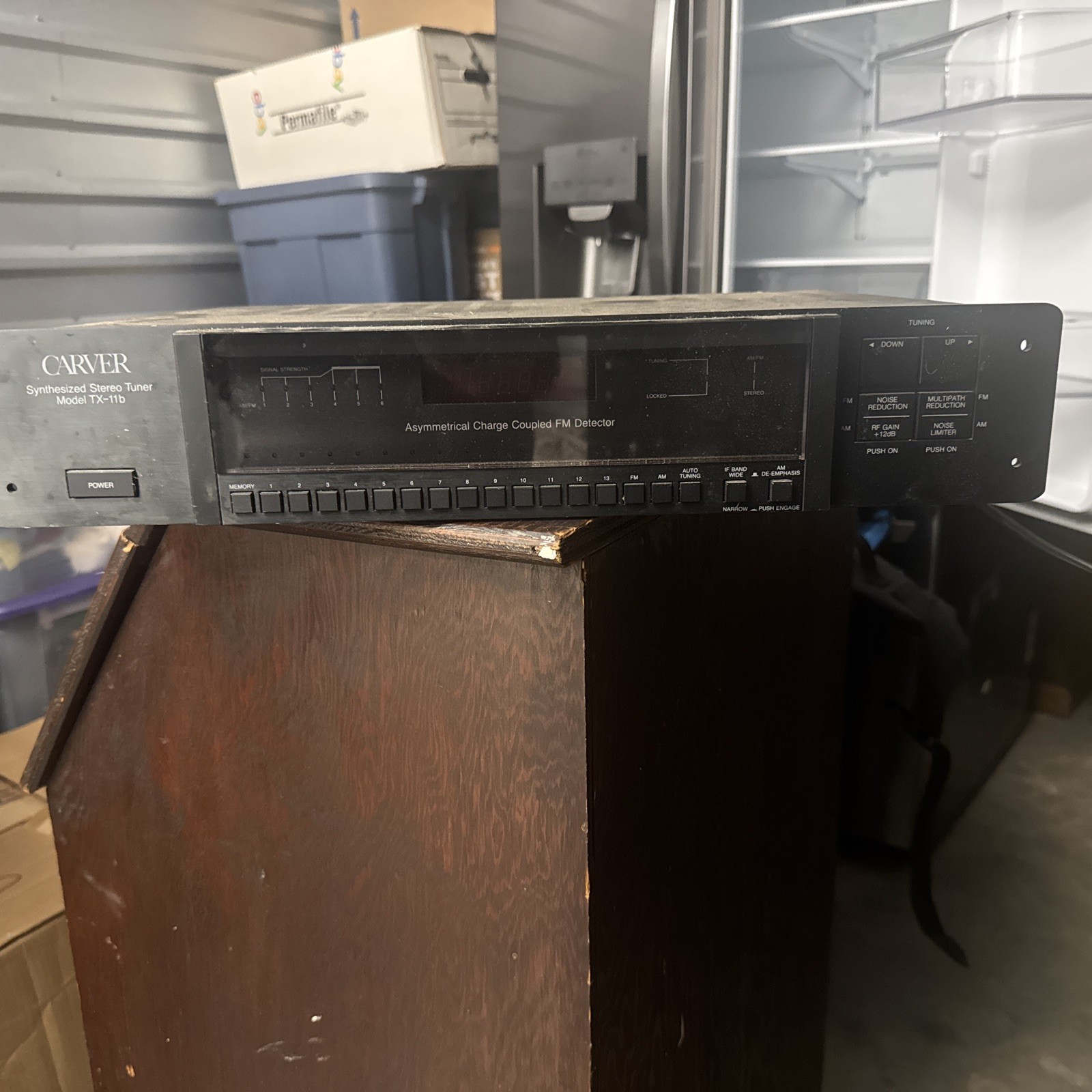 Carver AM/FM Synthesized Tuner Model TX-11b