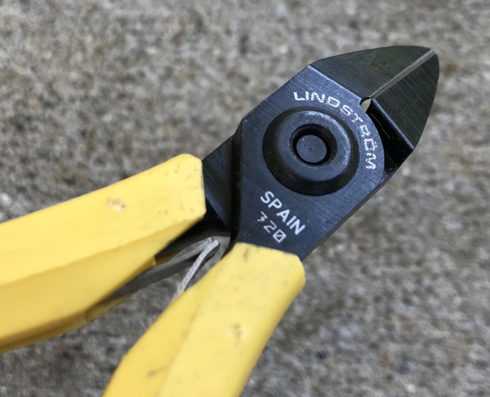 8160 Lindstrom diagonal side wire cutter, cuts