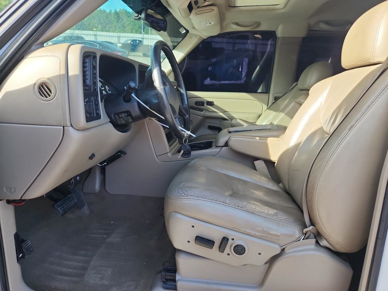 SILVRDO15 2005 Glove Box 4835655
