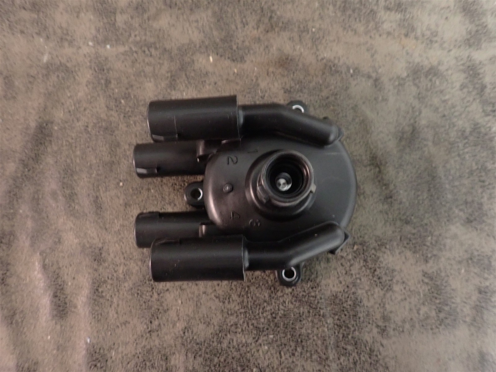 NEW WVE 5D1298 Distributor Cap (G209)