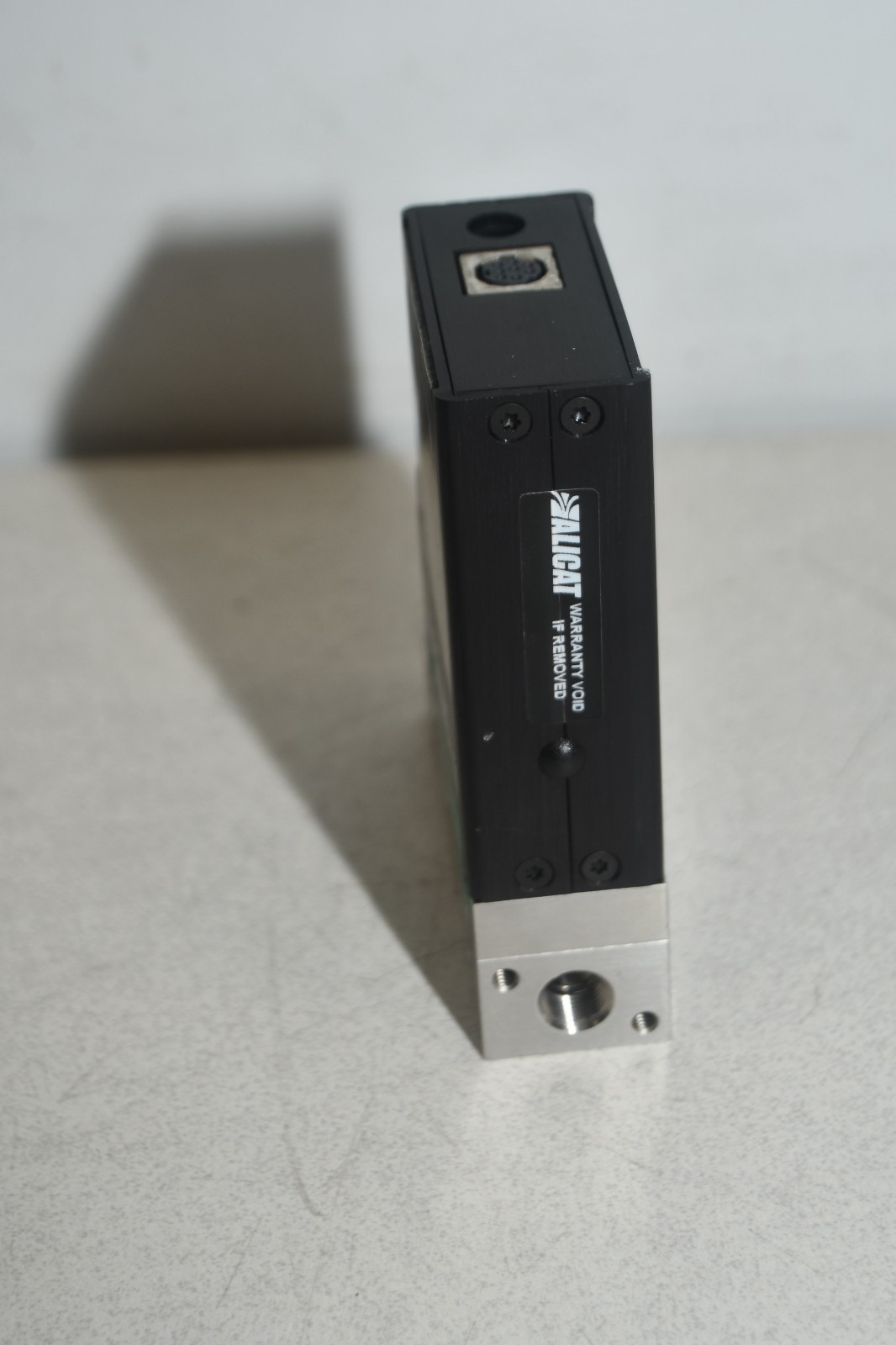 ^ Alicat MC-20SLPM-D/10M RIN 10IN CLP Gas: Air Flow Controller #X8384