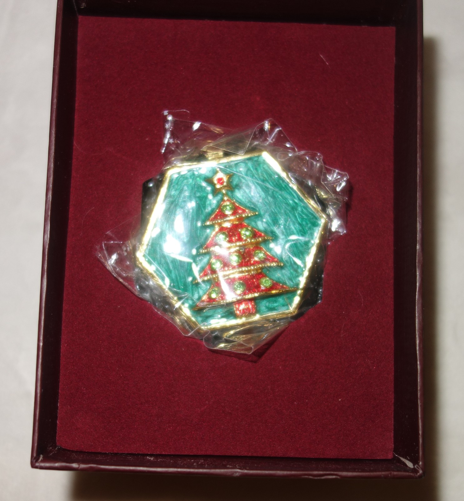 Taylor Avedon Collectible trinket box green tree authentic new + box $140