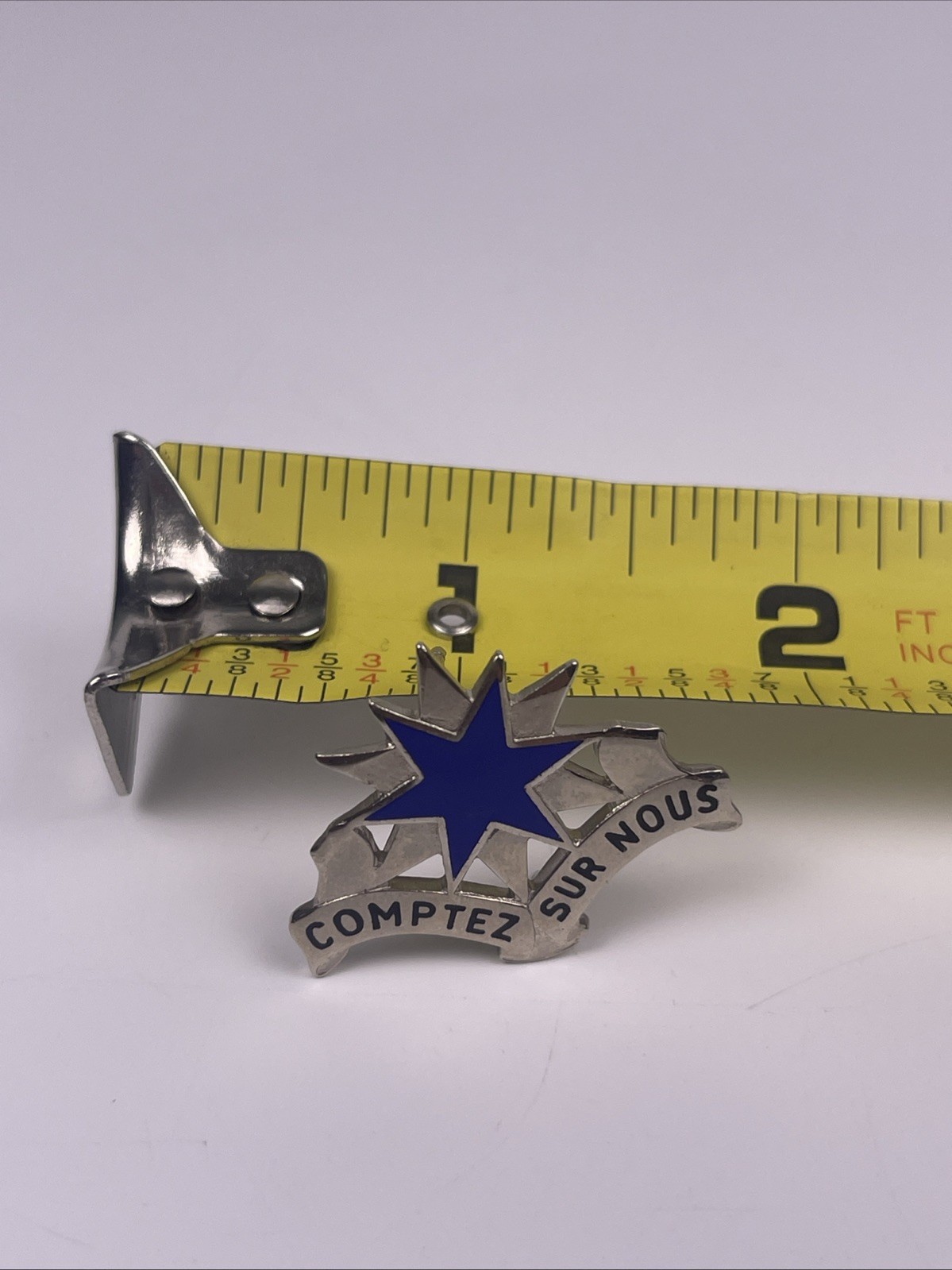 U.S. Military 12th Support Brigade BDE DI DUI Crest Pin Clutch COMPTEZ SUR NOUS